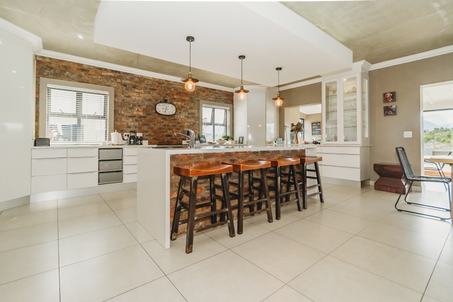 5 Bedroom Property for Sale in Kraaibosch Country Estate Western Cape